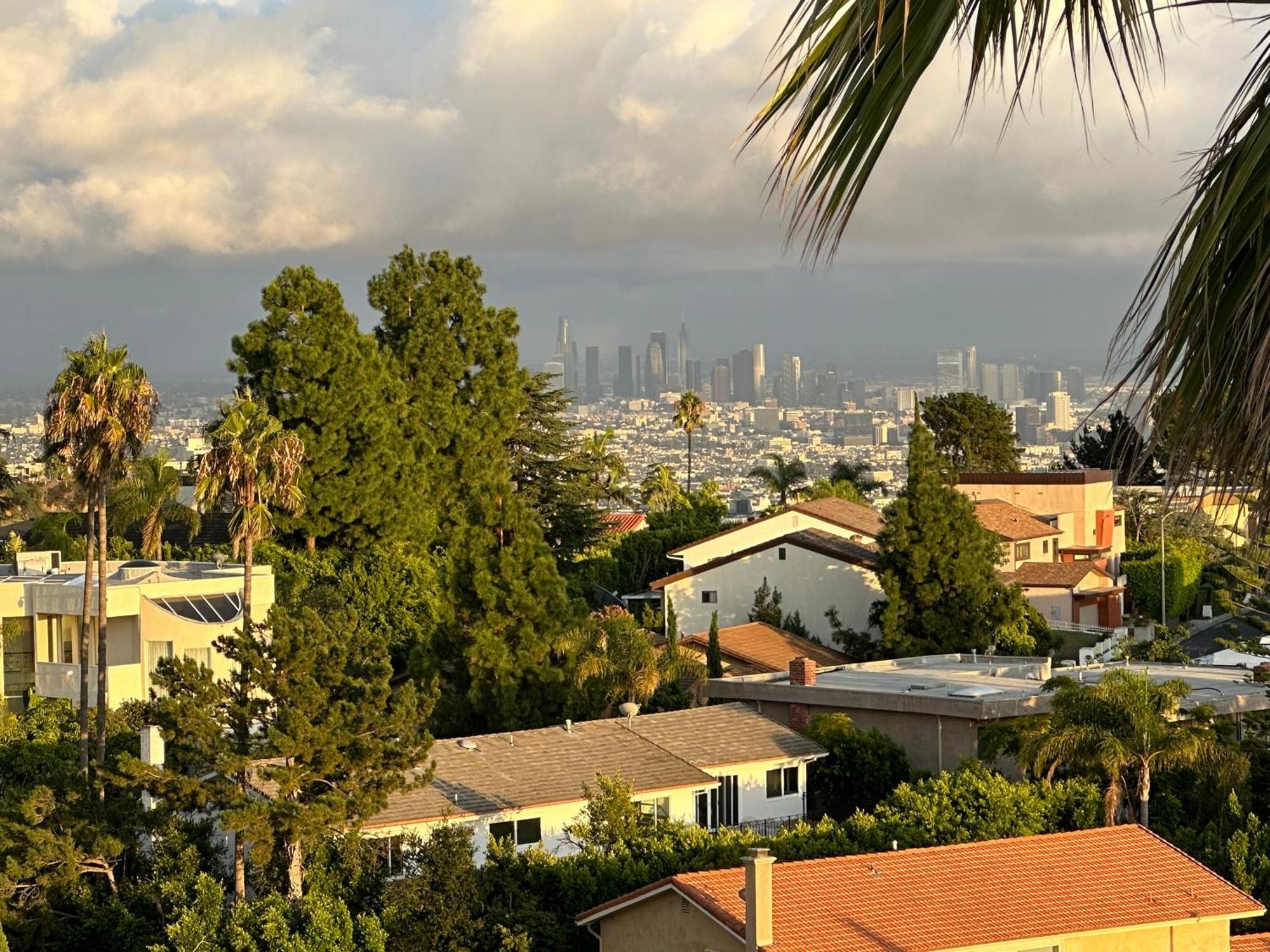 Le Chateau Los Angeles Exterior photo