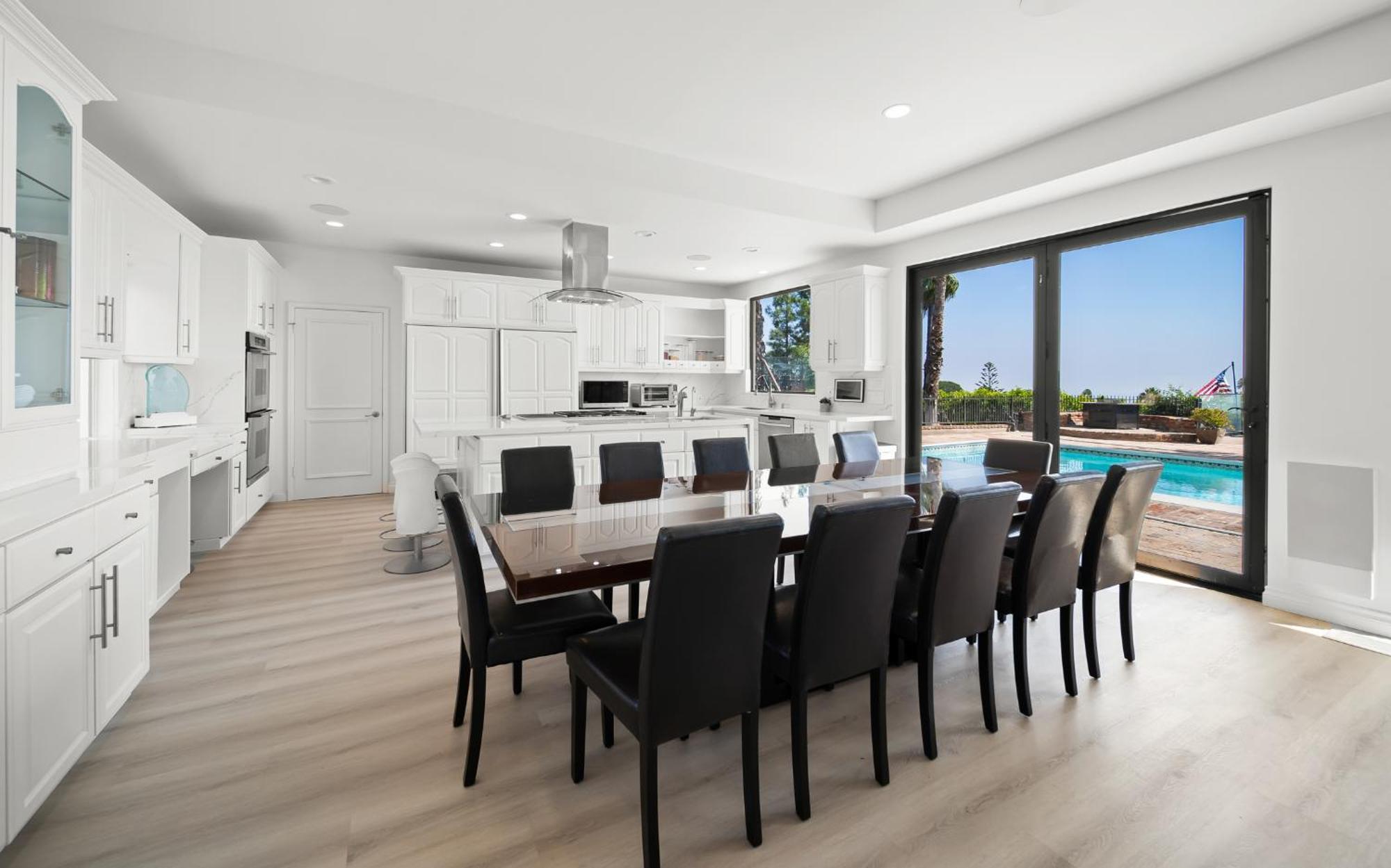 Le Chateau Los Angeles Exterior photo